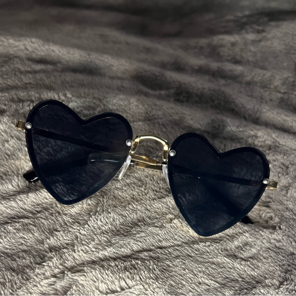 Heart-Shaped Black Sunglasses